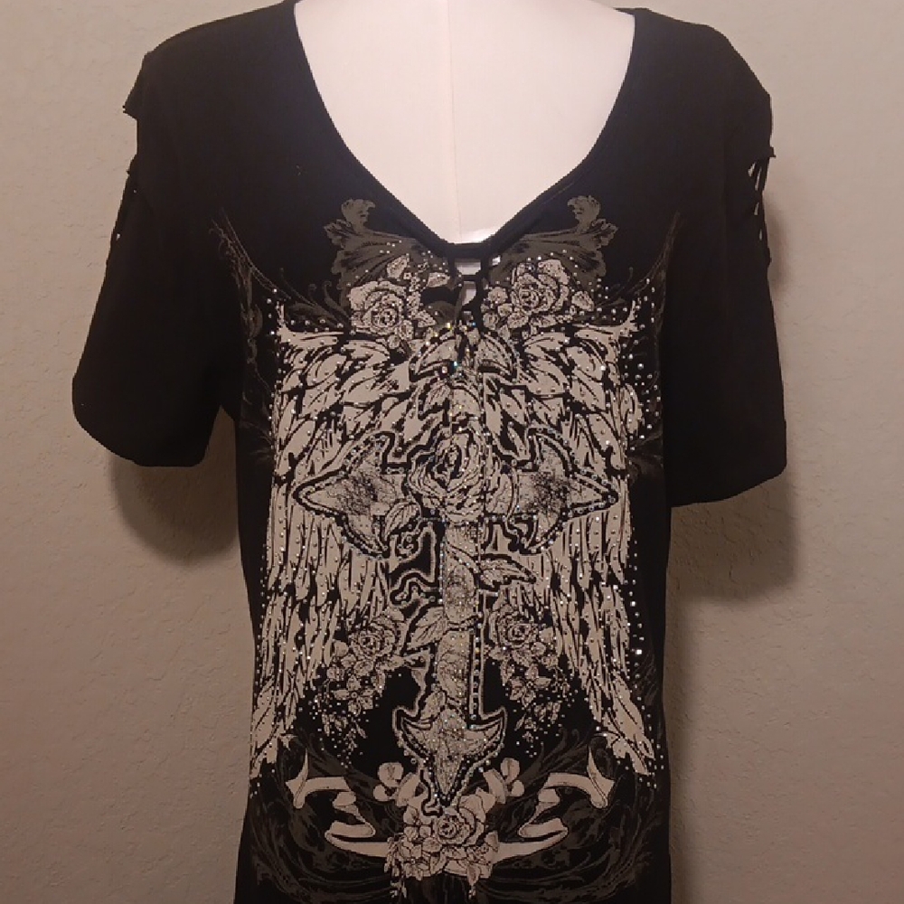 NWT. Platinum Plush 2 Sided Black Graphic Tee With Rhinestone W/ Lace-Up Detail